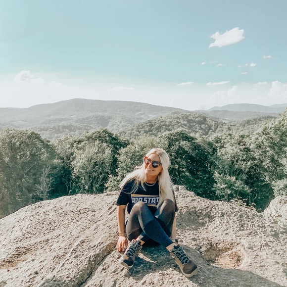 Meet your Posher, Bri - Picture 2 of 2